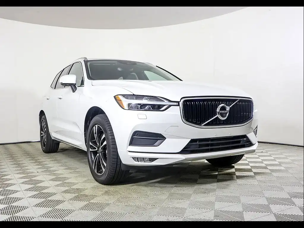 2020 Volvo XC60 T6 Momentum AWD's photo