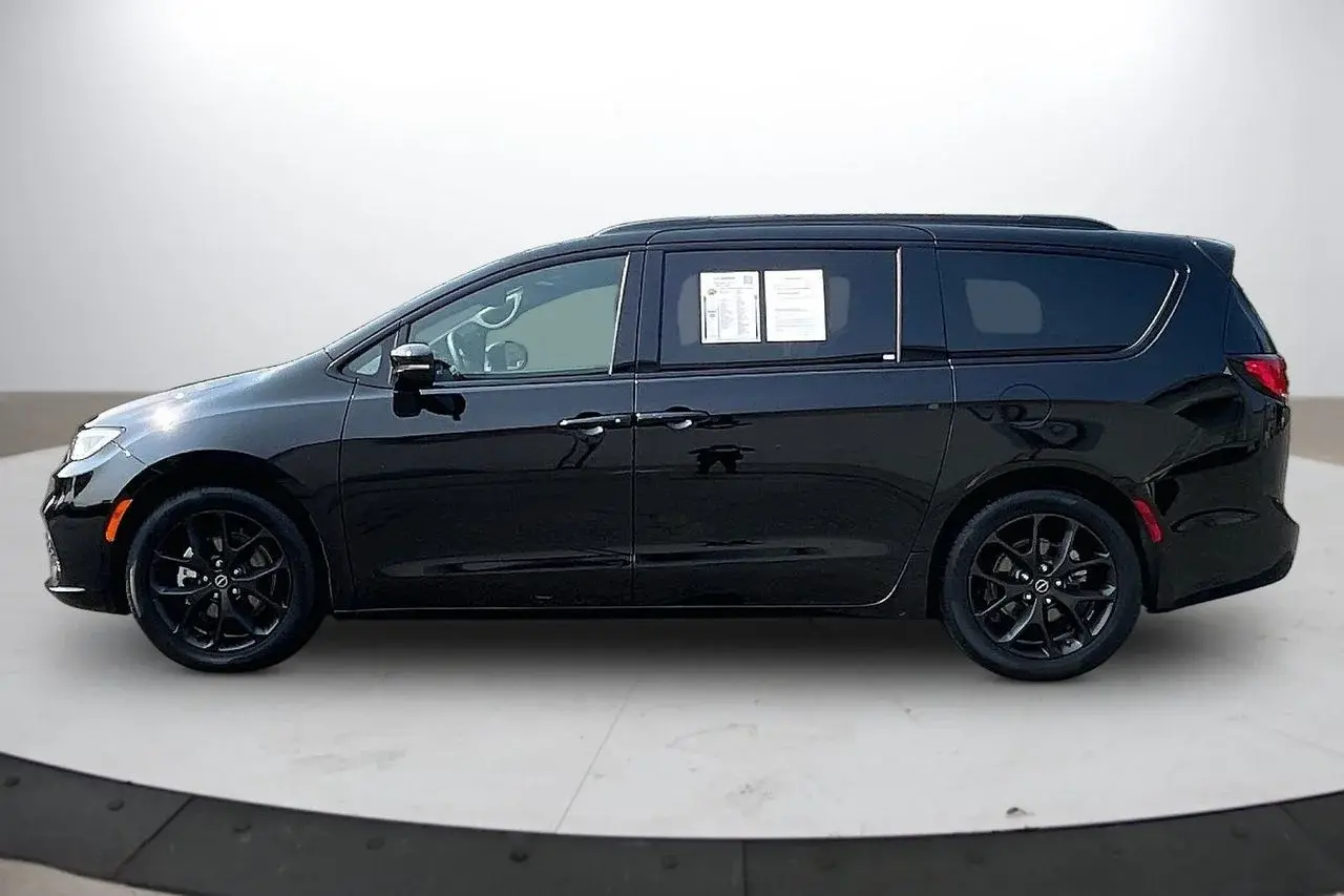 2025 Chrysler Pacifica Limited photo 5
