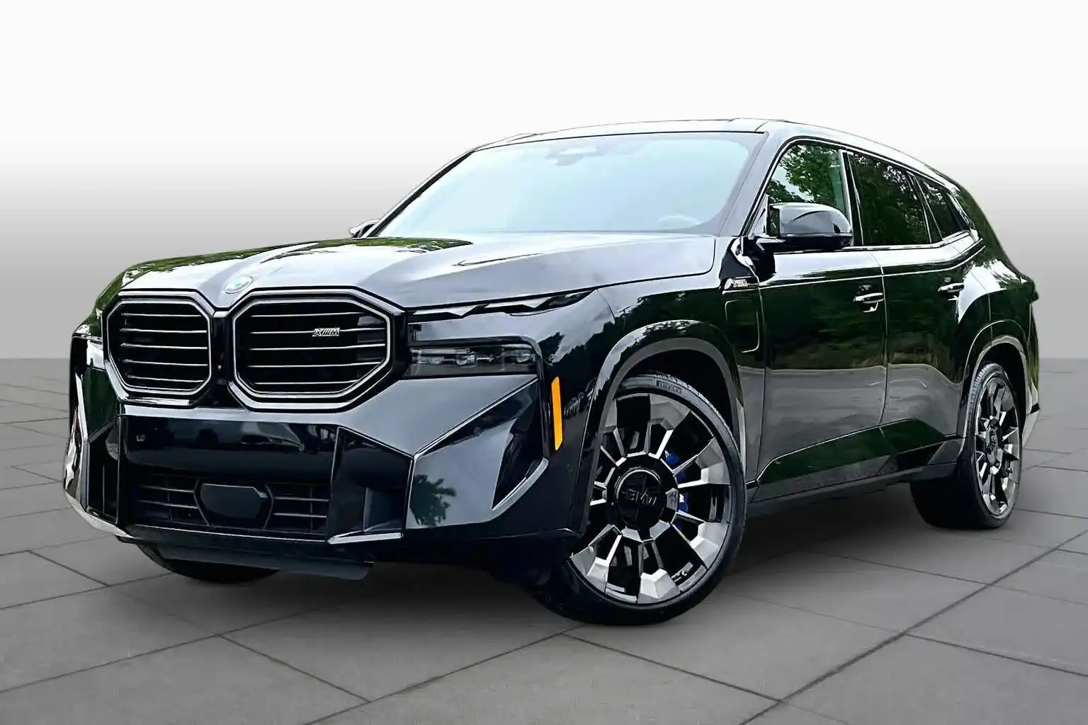 2024 BMW XM Base's photo