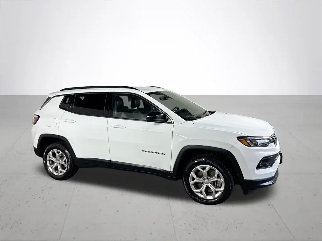 2024 Jeep Compass Latitude 4X4 photo 4