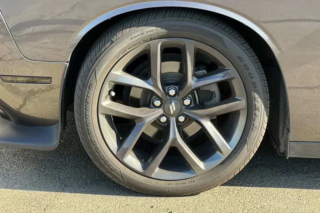 2020 Dodge Challenger SXT Auto photo 5