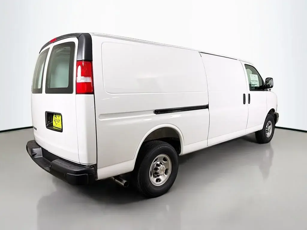 2026 Chevrolet Express 3500 Extended Work Van photo 5