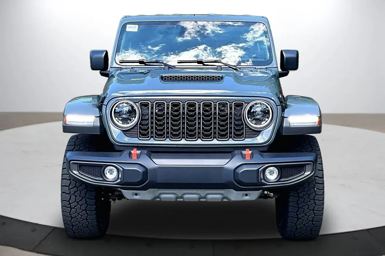 2026 Jeep Gladiator Mojave Auto photo 3