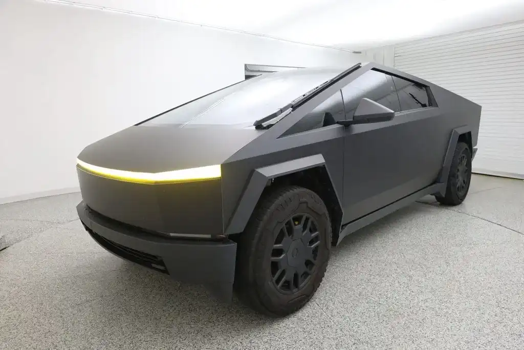 2024 Tesla Cybertruck All-Wheel Drive's photo
