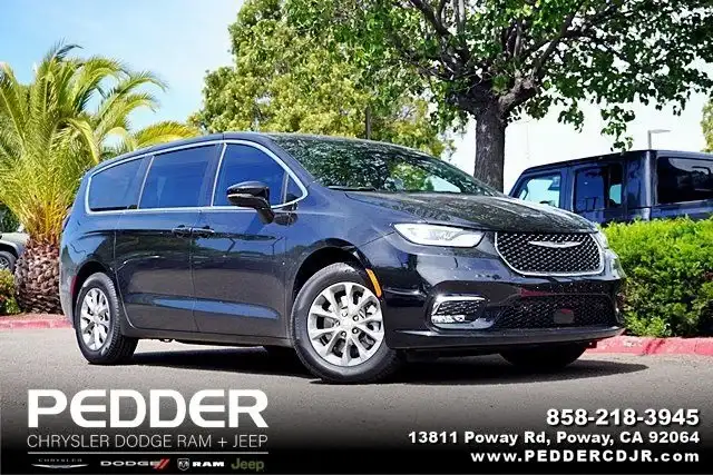 2026 Chrysler Pacifica Select AWD's photo