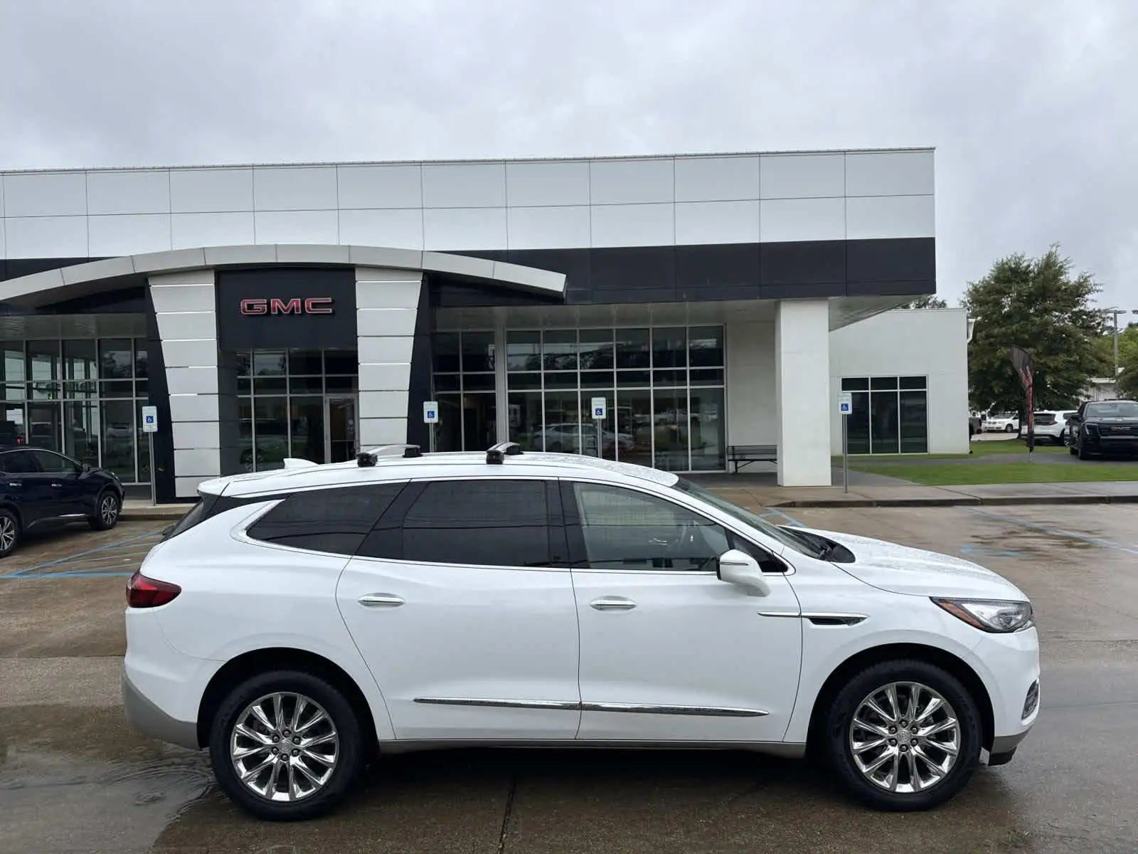 2021 Buick Enclave Essence photo 1
