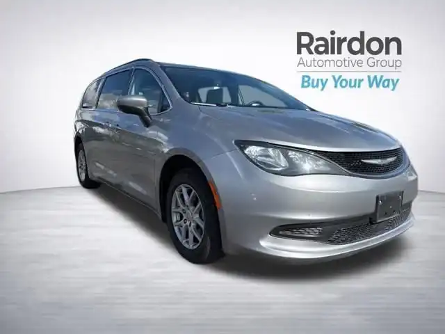2021 Chrysler Voyager LXI's photo