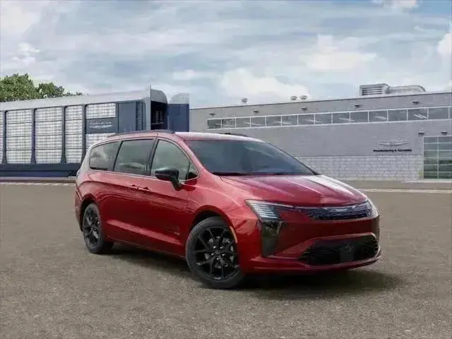2027 Chrysler Pacifica Select photo 3