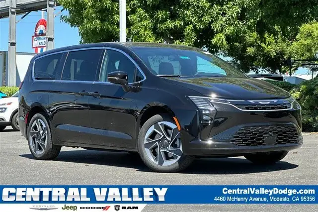 2027 Chrysler Pacifica Limited AWD photo 1
