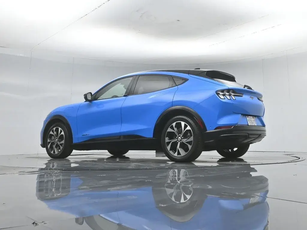 2023 Ford Mustang-Mach-e Premium photo 4