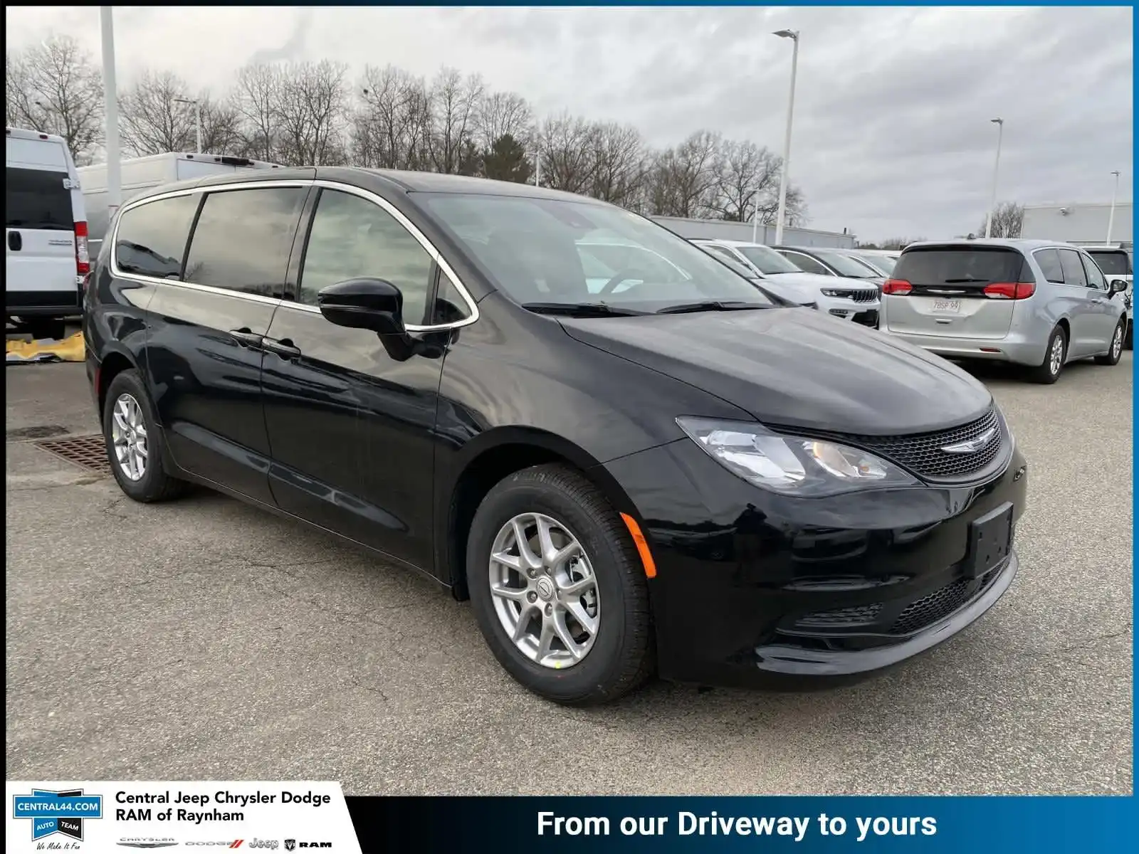 2026 Chrysler Voyager LX's photo