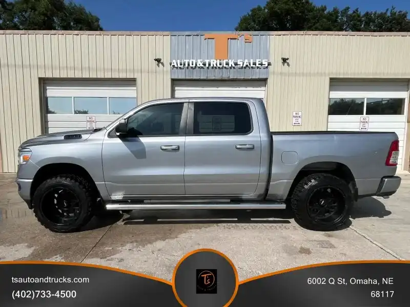 2019 RAM 1500 Big Horn/Lone Star 4WD Crew Cab 5'7's photo