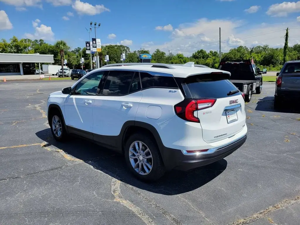 2024 GMC Terrain SLT AWD photo 4