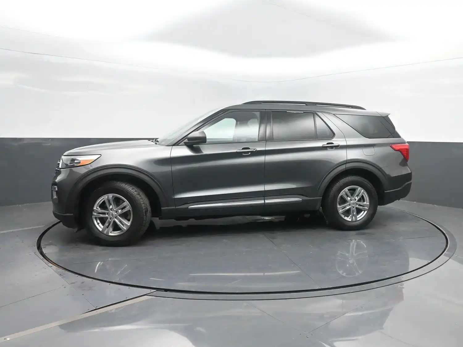 2020 Ford Explorer XLT 4WD's photo