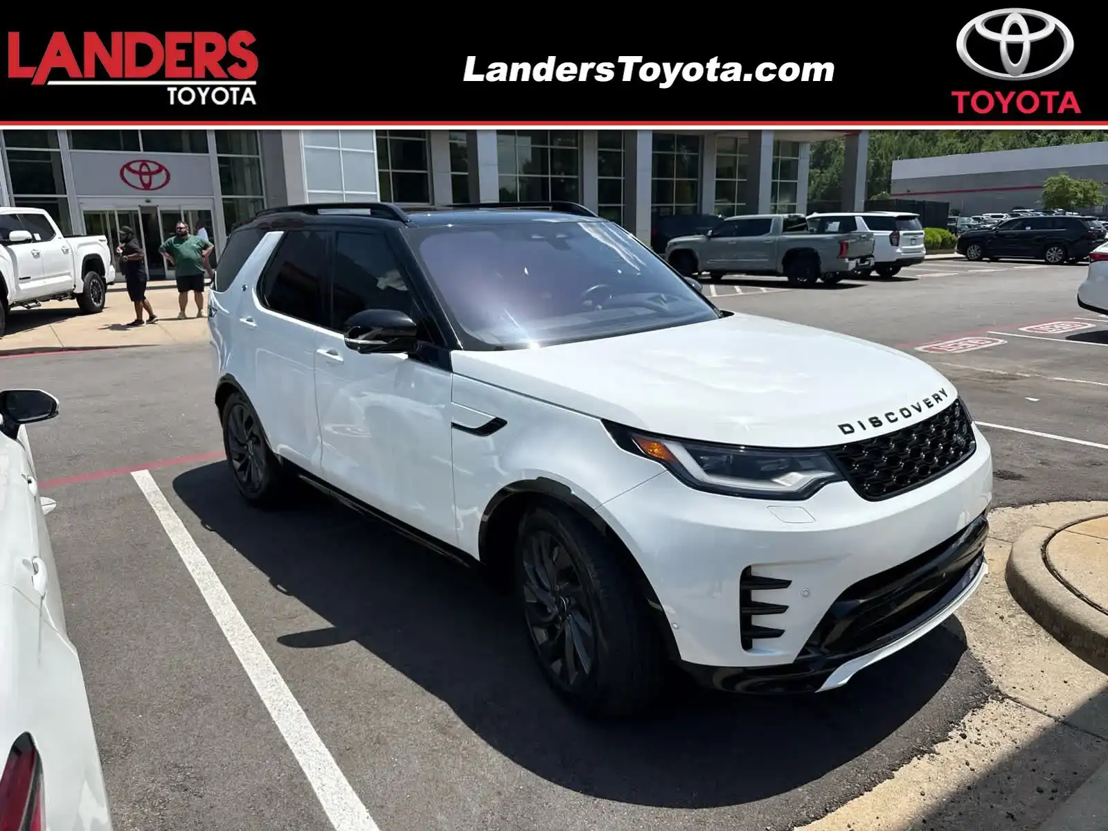 2023 Land Rover Discovery S R Dynamic's photo