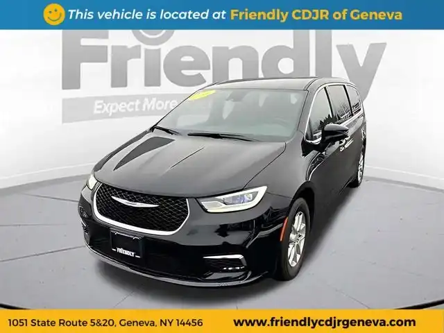 2026 Chrysler Pacifica Select's photo