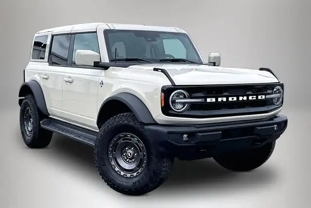 2025 Ford Bronco Outer Banks 4WD photo 1