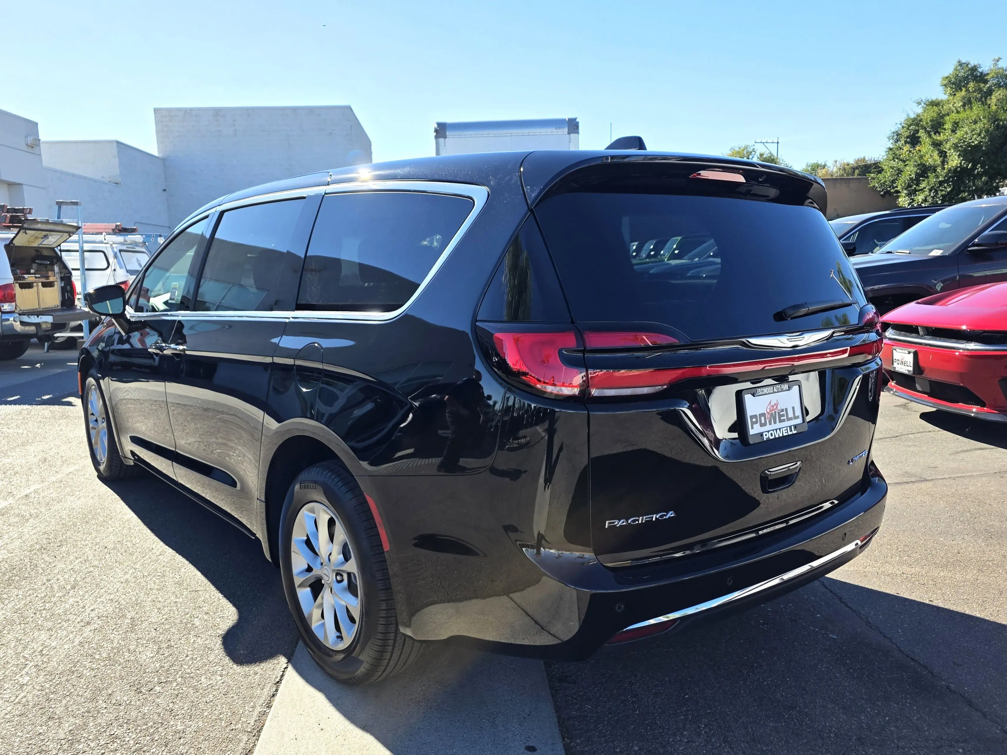 2026 Chrysler Pacifica Limited photo 3