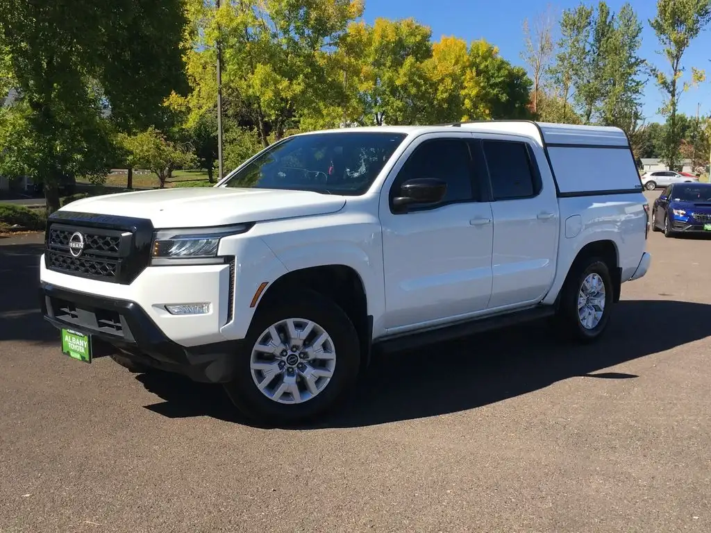 2023 Nissan Frontier SV Crew Cab 4WD SWB's photo