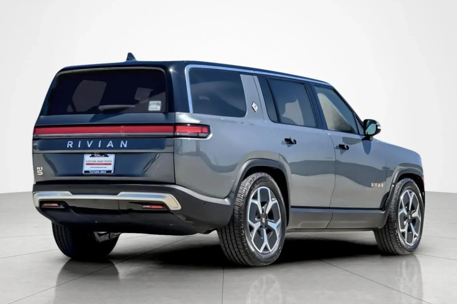 2024 Rivian R1S Adventure Quad-Motor Large Pack photo 5
