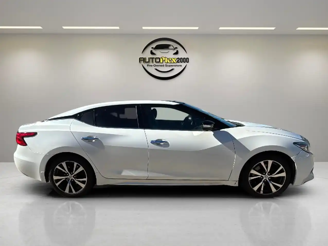 2017 Nissan Maxima Platinum's photo