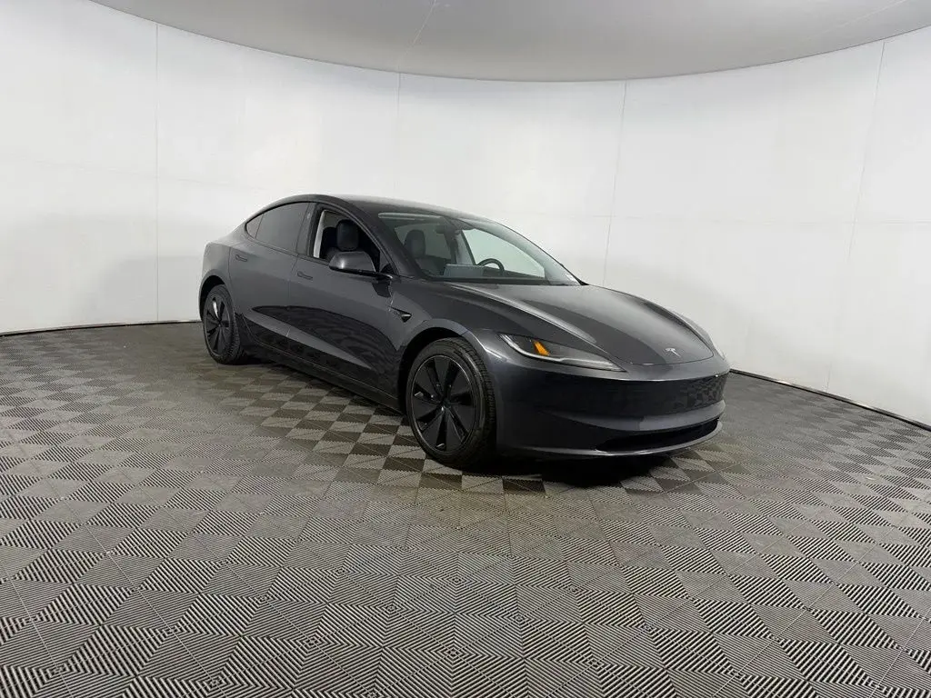 2025 Tesla Model 3 Long Range photo 4