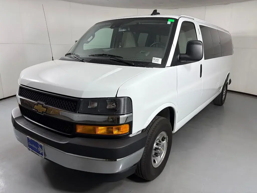 2024 Chevrolet Express 3500 LT Extended photo 4