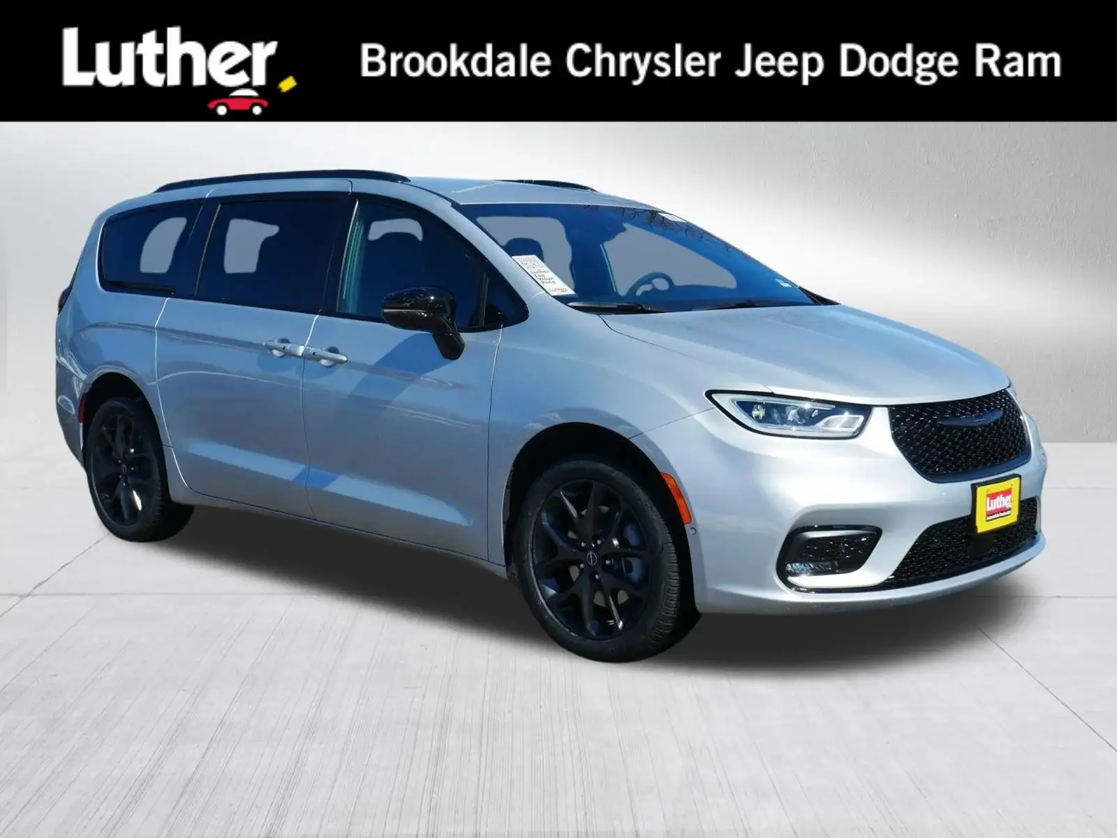 2026 Chrysler Pacifica Select AWD photo 1