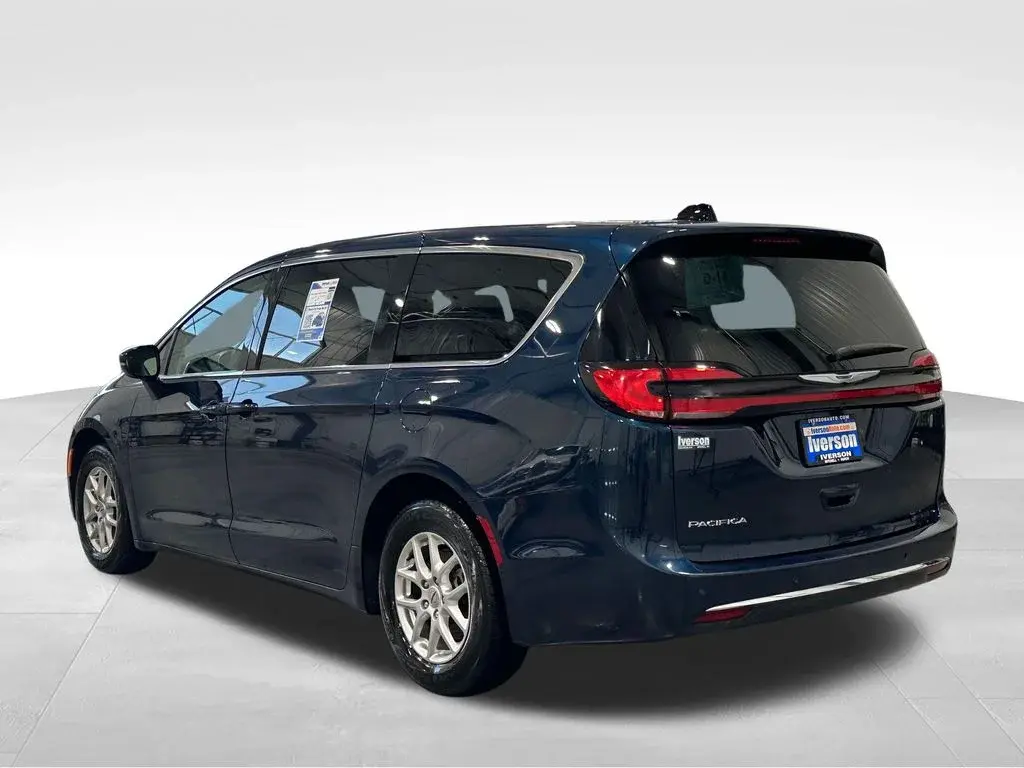 2024 Chrysler Pacifica Touring L photo 5