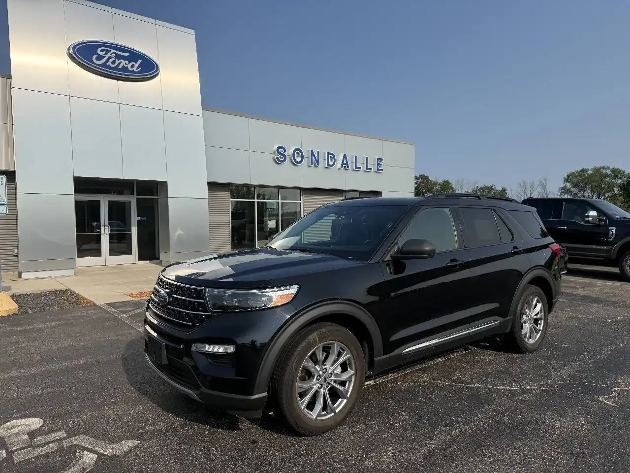 2020 Ford Explorer XLT 4WD's photo