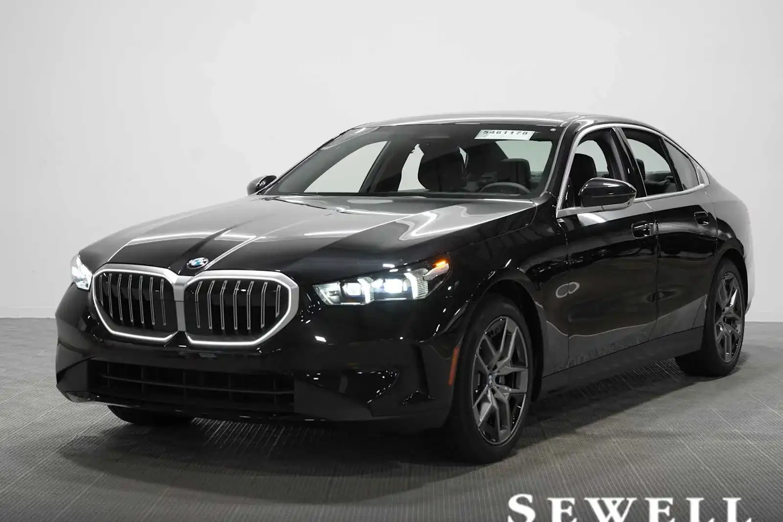2026 BMW 5 Series 530i xDrive Sedan's photo