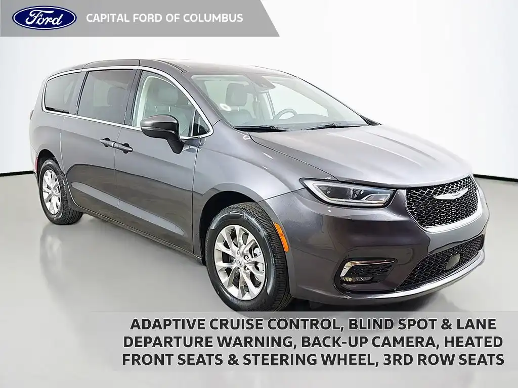2023 Chrysler Pacifica Touring L AWD's photo