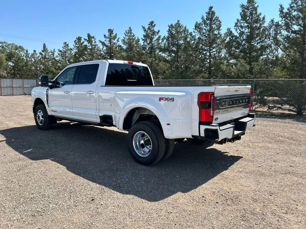 2026 Ford F-350 Platinum 4WD Crew Cab DRW 8' Box photo 4