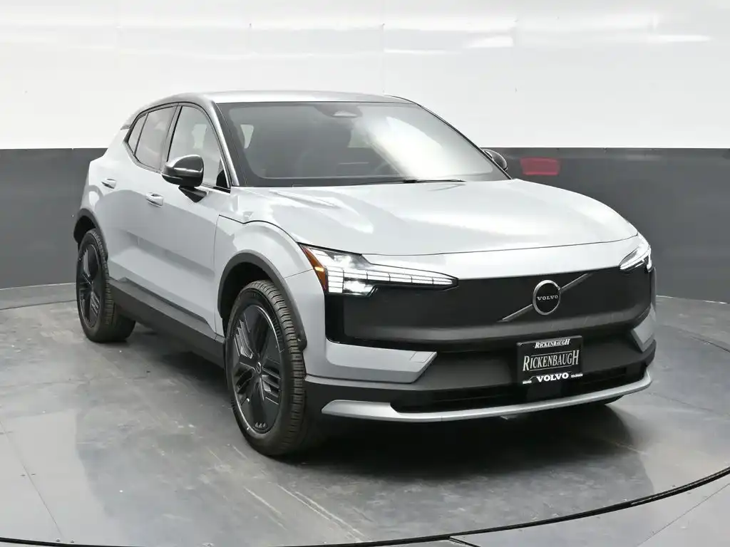 2026 Volvo EX30 Twin Motor Cross Country Ultra's photo