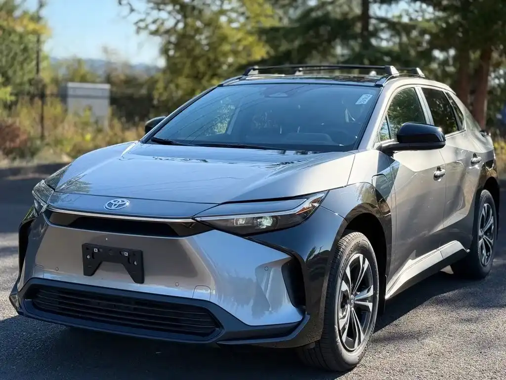 2025 Toyota bZ4X XLE AWD's photo