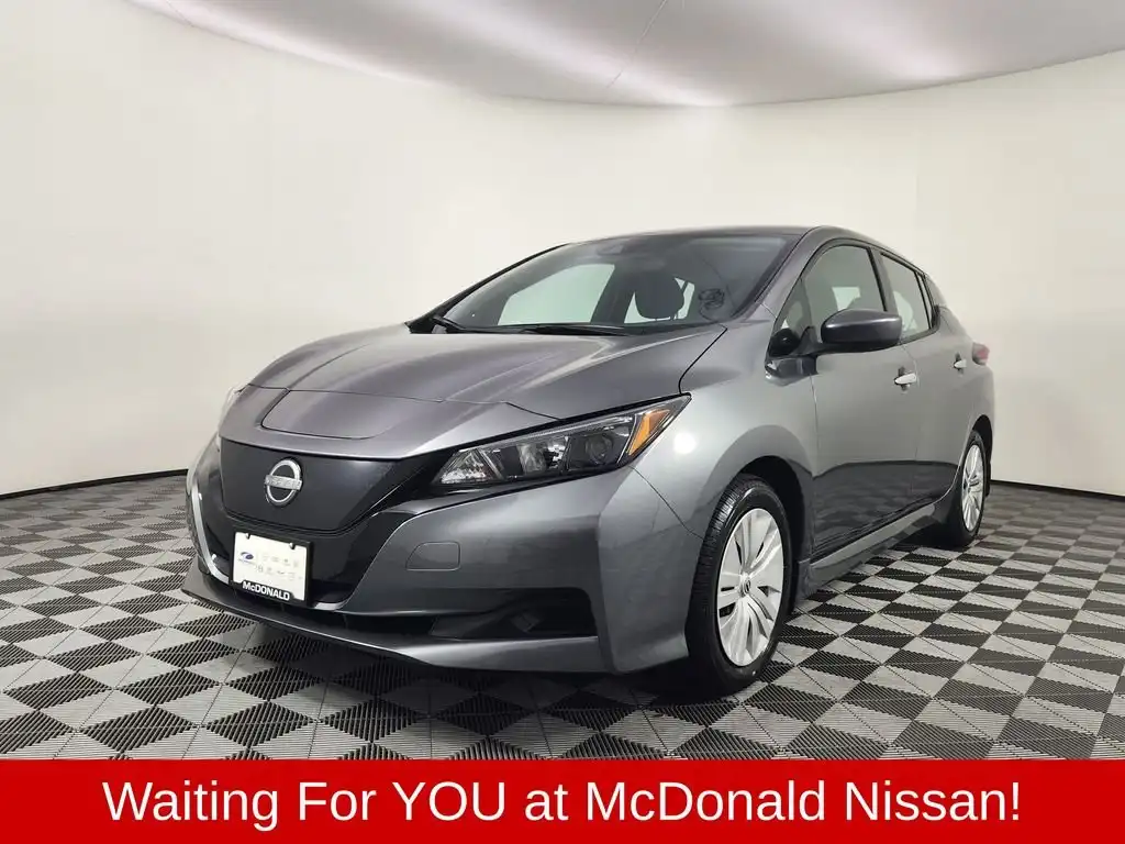 2025 Nissan Leaf S's photo