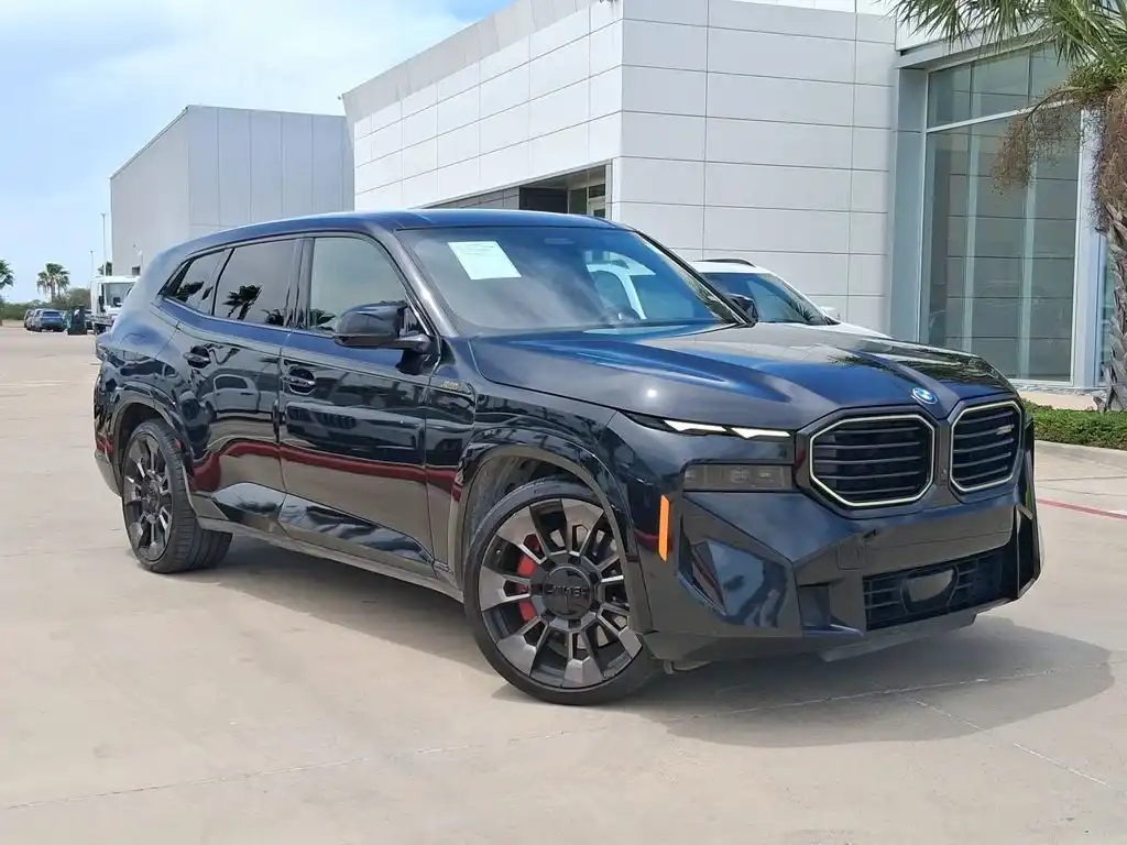 2023 BMW XM Base's photo