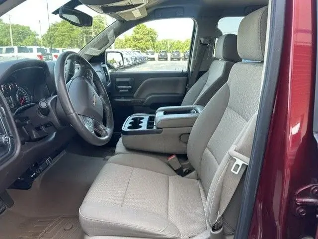 2016 Chevrolet Silverado 1500 LT Crew Cab Short Box photo 5