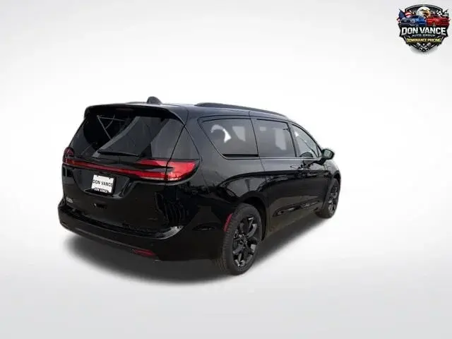 2026 Chrysler Pacifica Select AWD photo 5