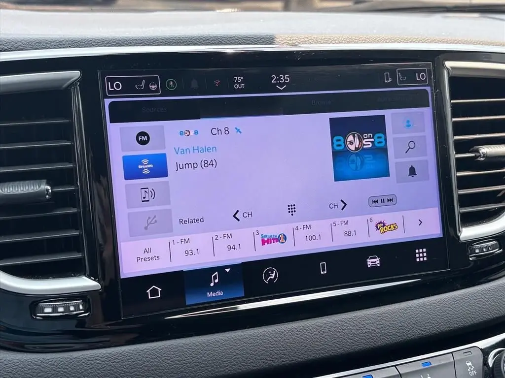 2025 Chrysler Pacifica Select photo 5