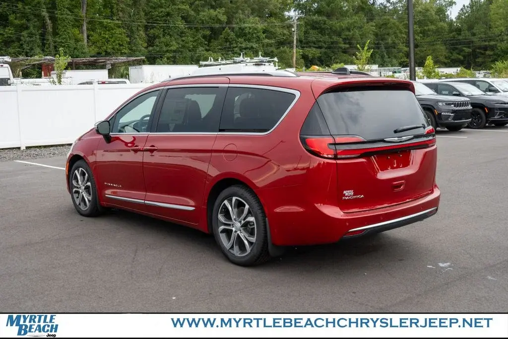 2026 Chrysler Pacifica Pinnacle photo 4
