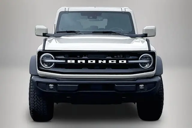 2025 Ford Bronco Outer Banks 4WD photo 3