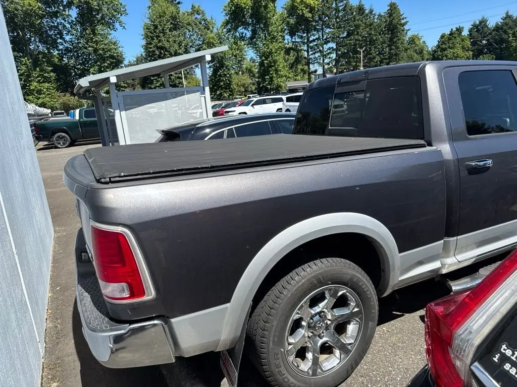 2016 RAM 1500 Laramie 4x4 Crew Cab 6'4 photo 3
