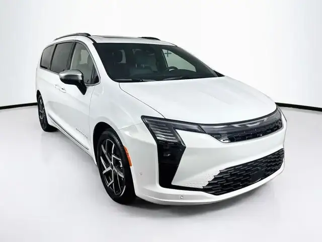 2027 Chrysler Pacifica Pinnacle photo 1