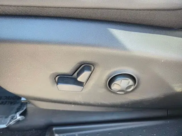 2026 Chrysler Pacifica Select photo 4