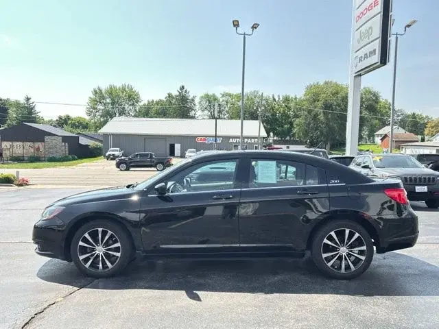 2012 Chrysler 200 S photo 5