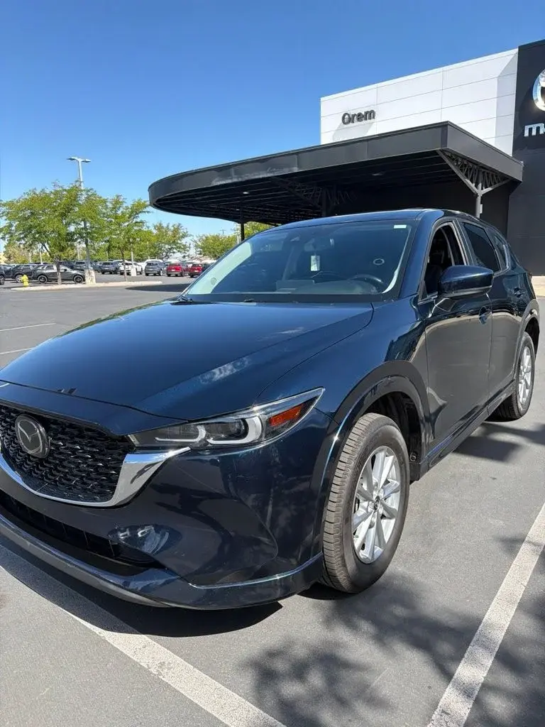 2024 Mazda CX-5 S Preferred package Auto AWD photo 3