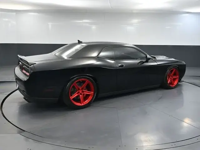 2016 Dodge Challenger SRT Hellcat photo 5