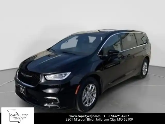 2026 Chrysler Pacifica Select's photo