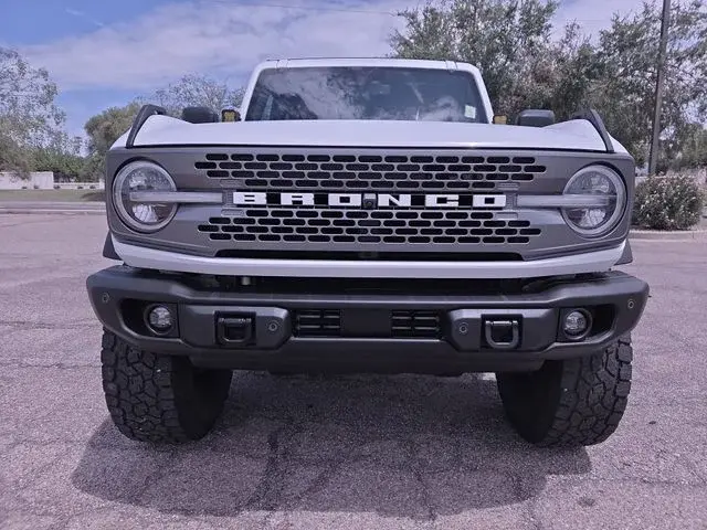 2023 Ford Bronco Badlands 4x4 photo 3